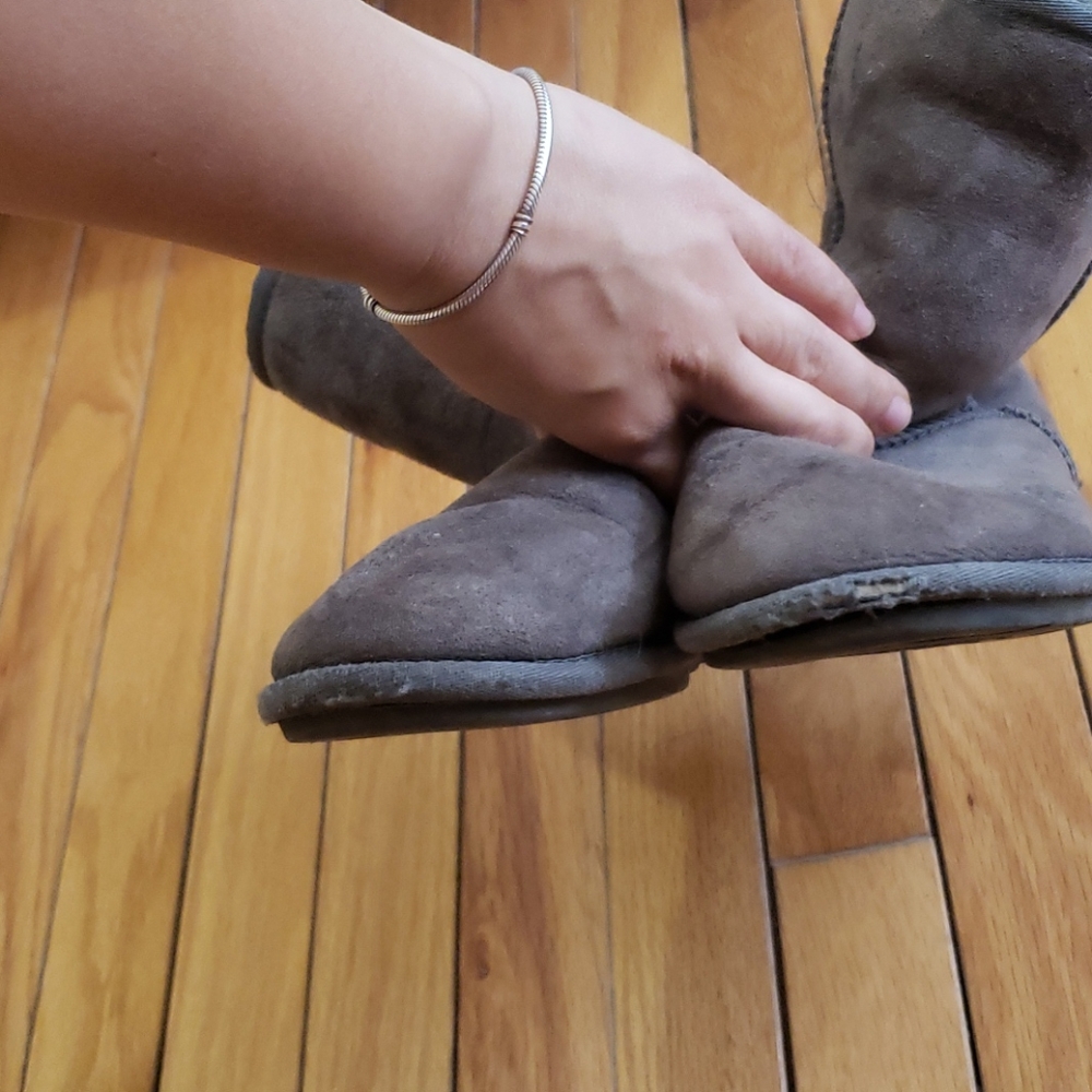 Grey uggs - Picture 5 of 6